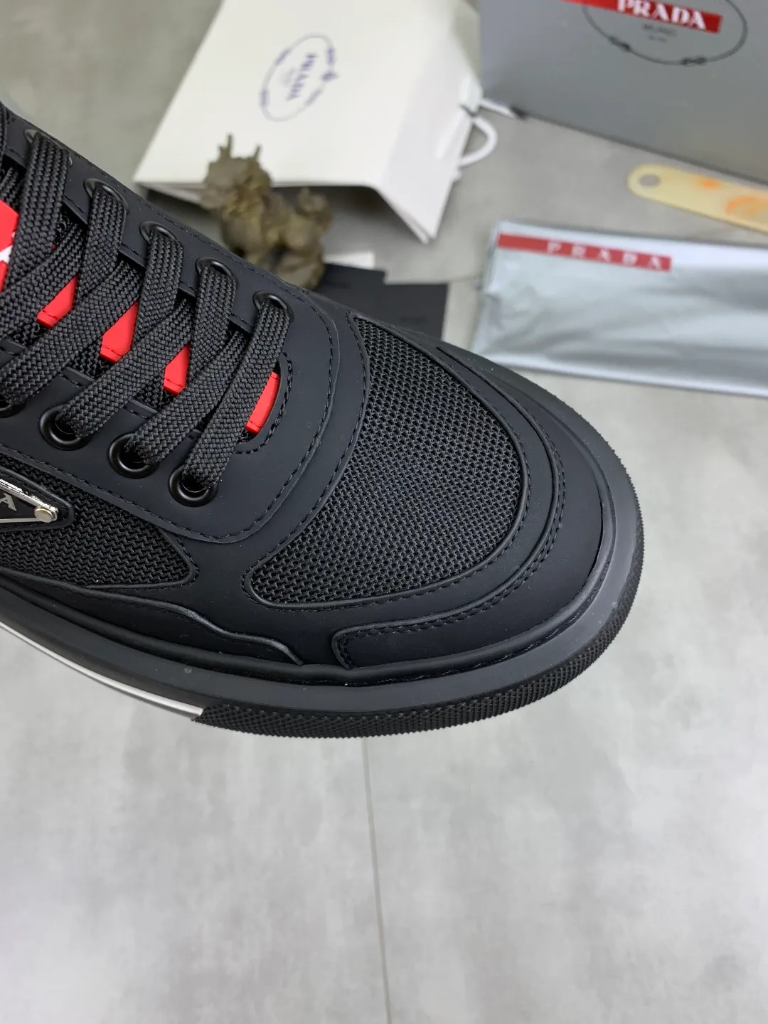 Men's shoes 💰P580💰 [New model] popular models are on the official website, 🆘 Trendy brand (Prada) mainly promotes popular models, avant-garde and versatile fashionable men's shoes private version mold opening, cowhide surface splicing 1:1 replica... fashionable and simple, original imported cowhide lining cowhide feet; the atmosphere and personality are more fashionable, eye-catching and pursuing class. It will subvert the old idea and be a must-have for fashion trendsetters with you! Must keep it for yourself! Tall and comfortable, large and low, high-end quality workmanship. Size: 38-45 3⃣️colors available.